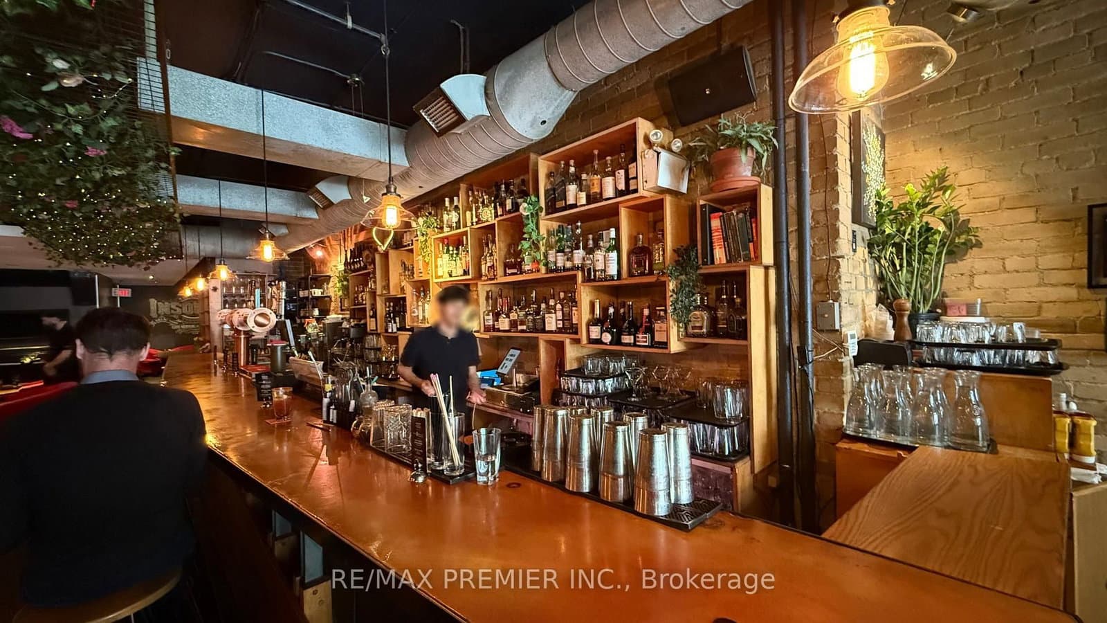 563 Bloor Street W - Image 5