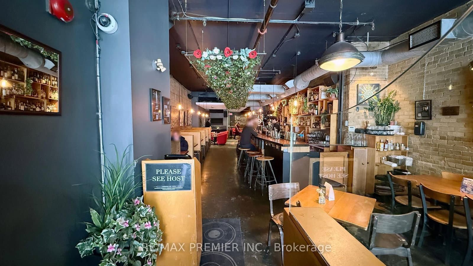 563 Bloor Street W - Image 6