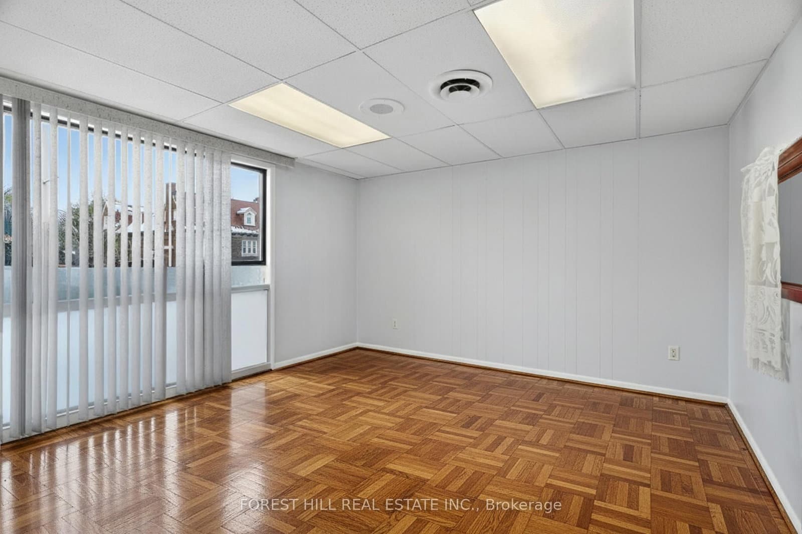655 St Clair Avenue W - Image 6