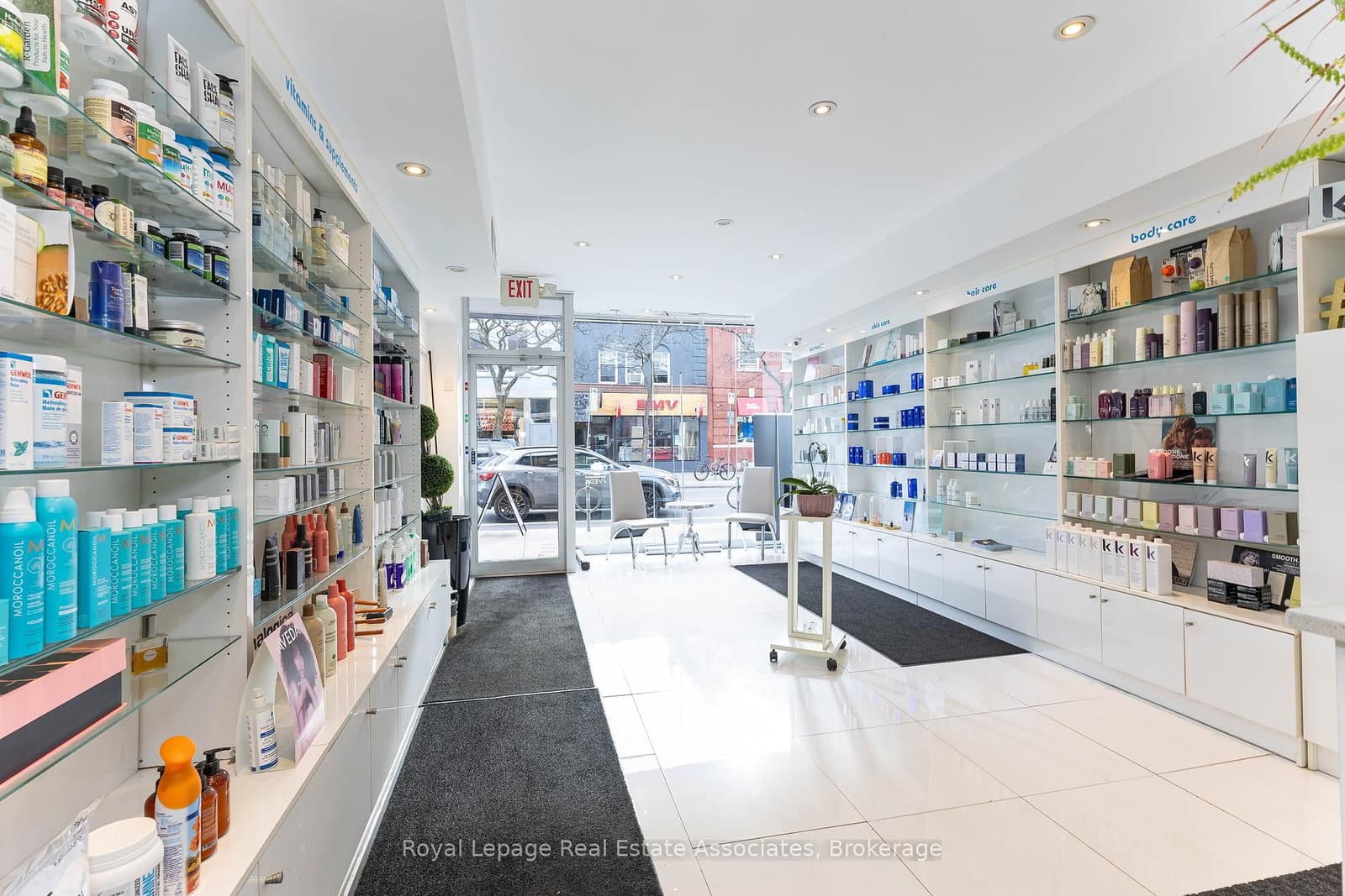 390 Bloor Street W - Image 2