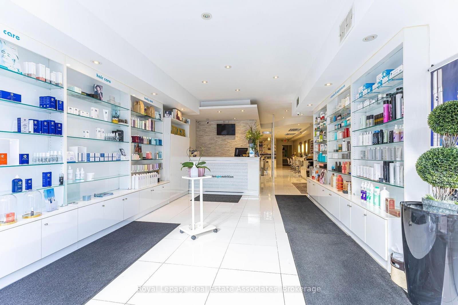 390 Bloor Street W - Image 3