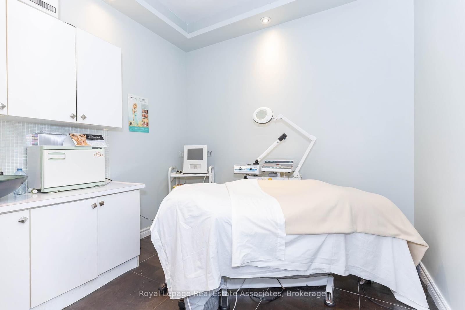 390 Bloor Street W - Image 5