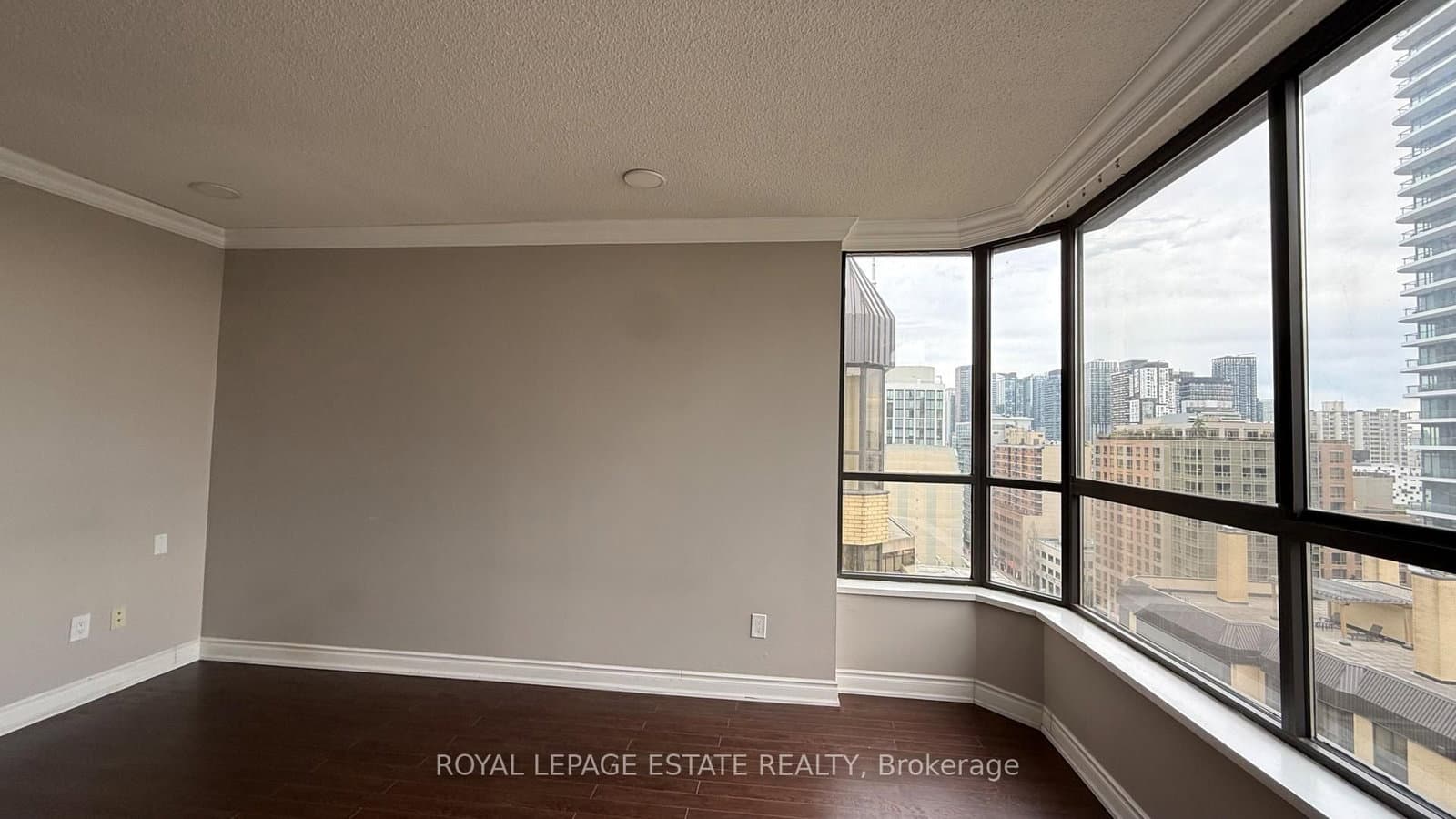 280 Simcoe Street, Unit Ph3 - Image 2