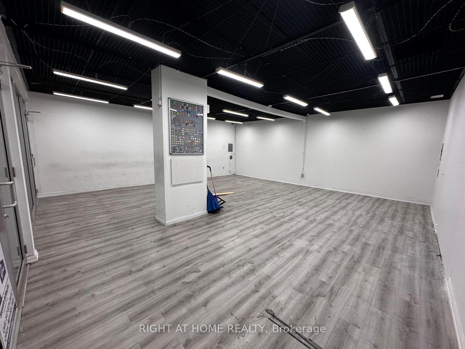 384 Yonge Street, Unit 39 - Image 4