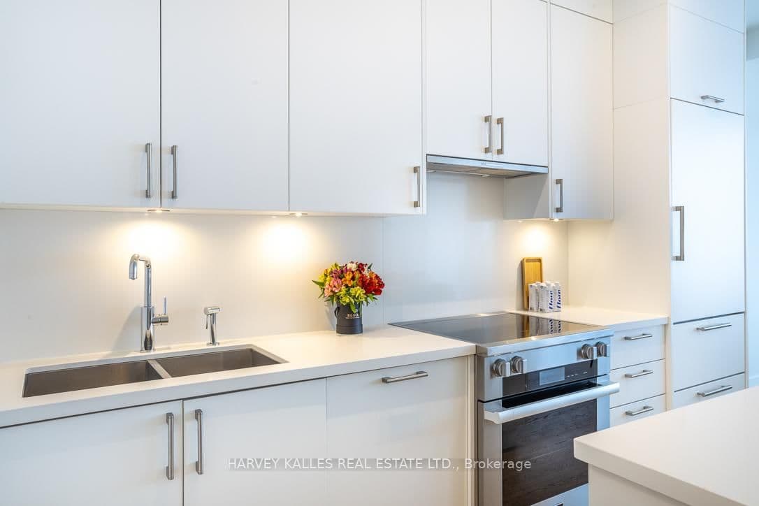 111 St Clair Avenue W, Unit 1013 - Image 6