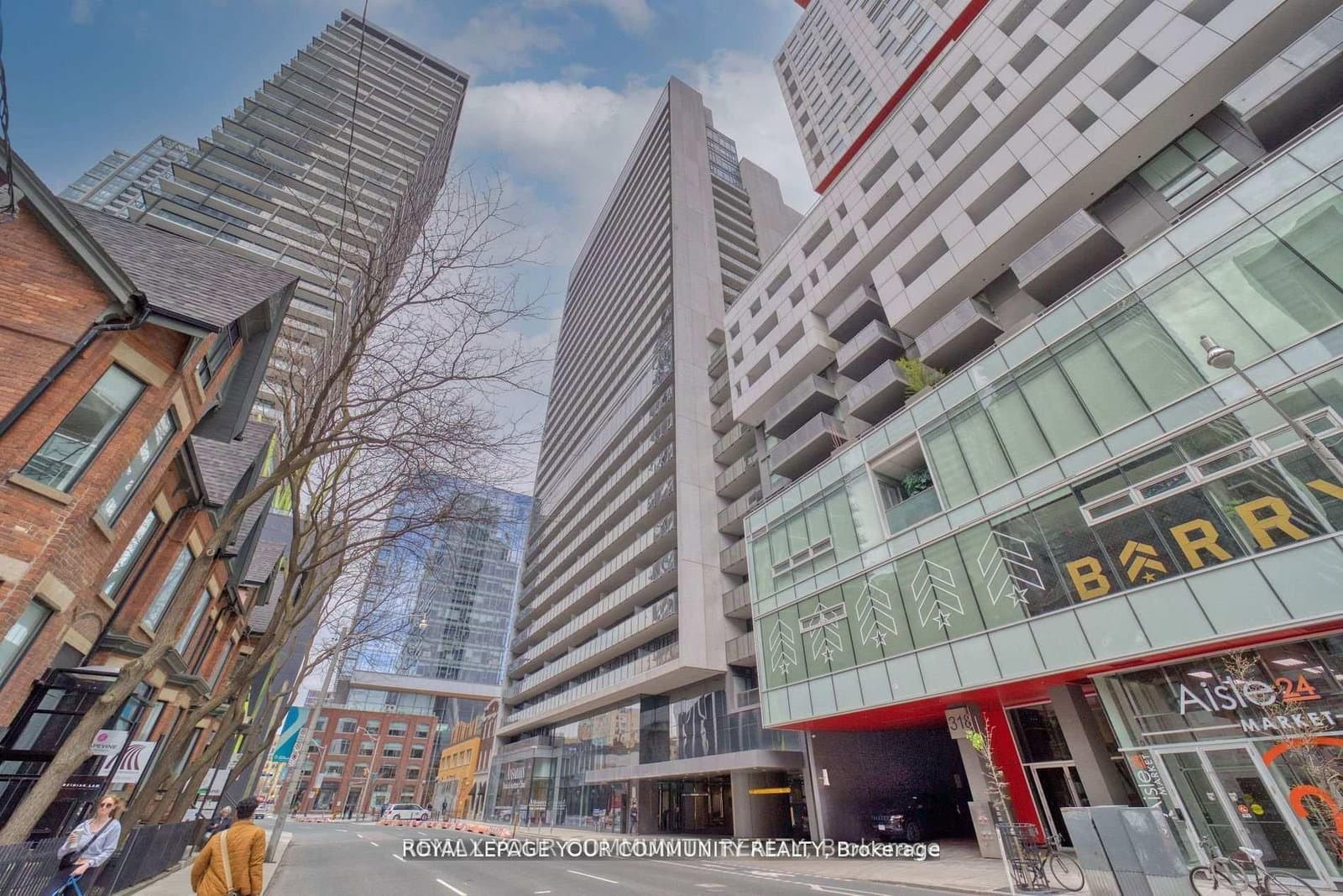 #1711 - 330 Richmond Street W