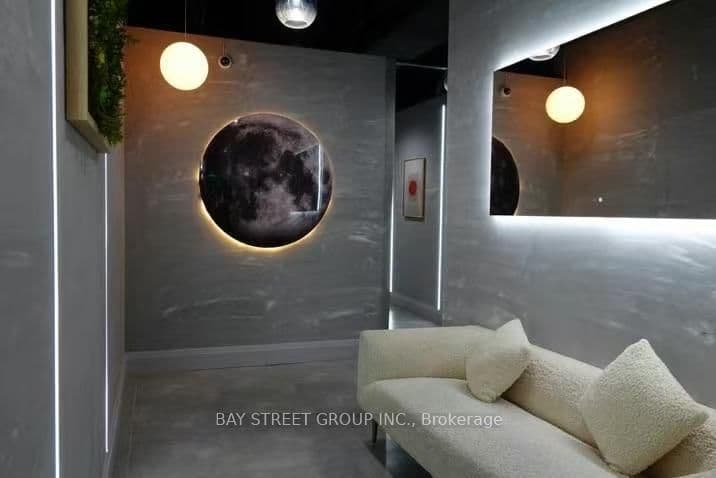 405 Dundas Street W - Image 4