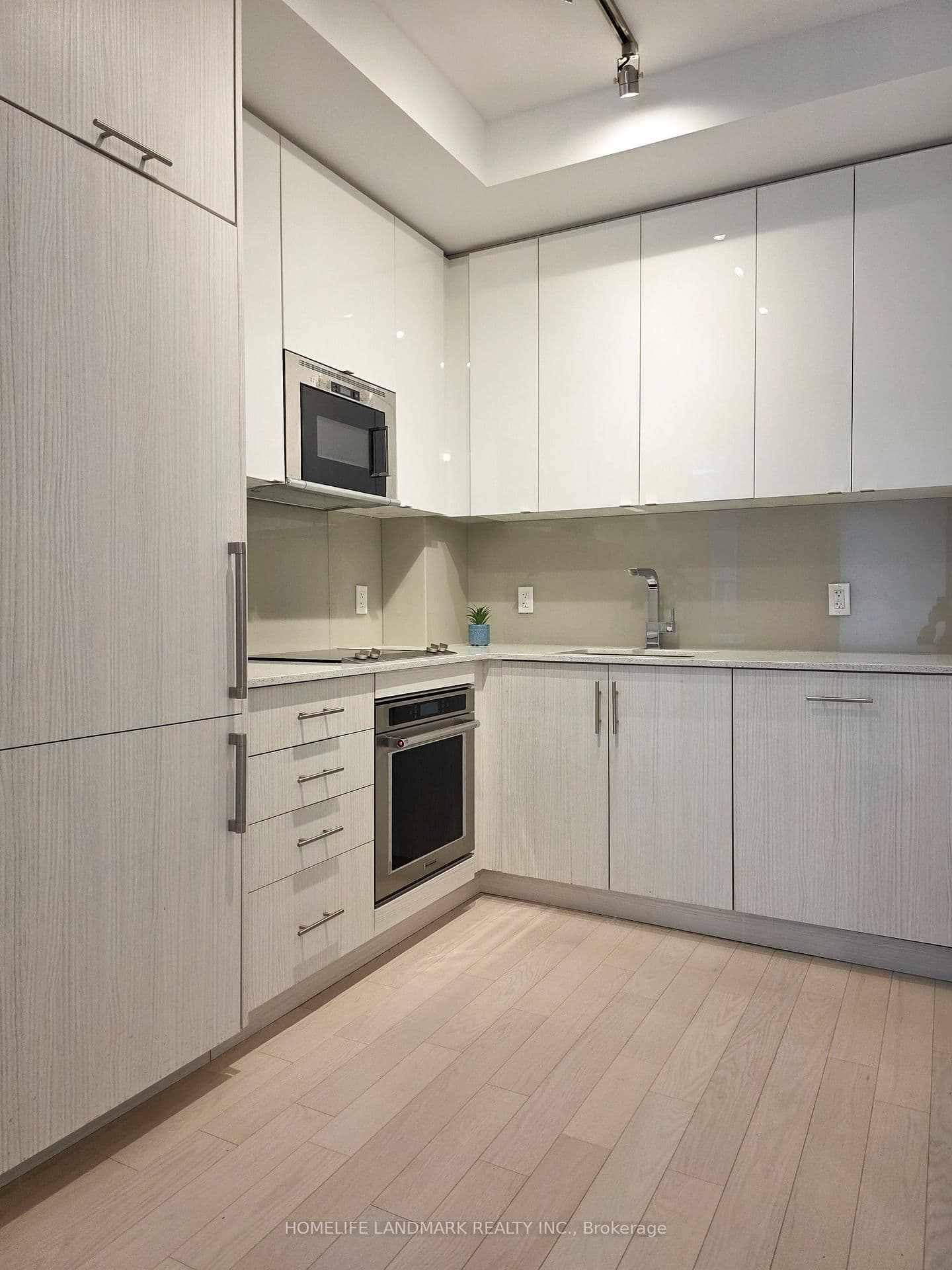 330 Richmond Street W, Unit 605 - Image 6