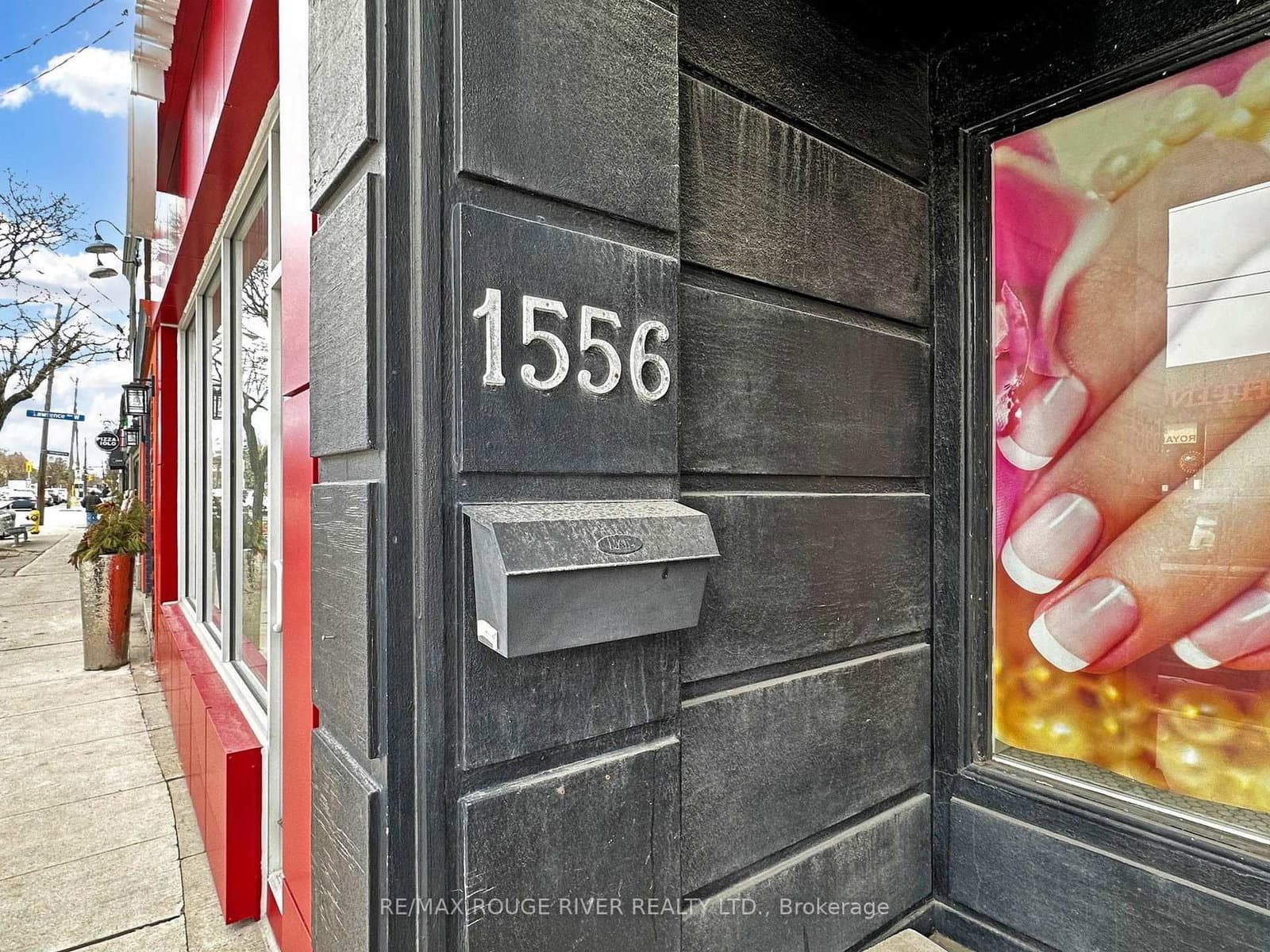 1556 Avenue Road - Image 4