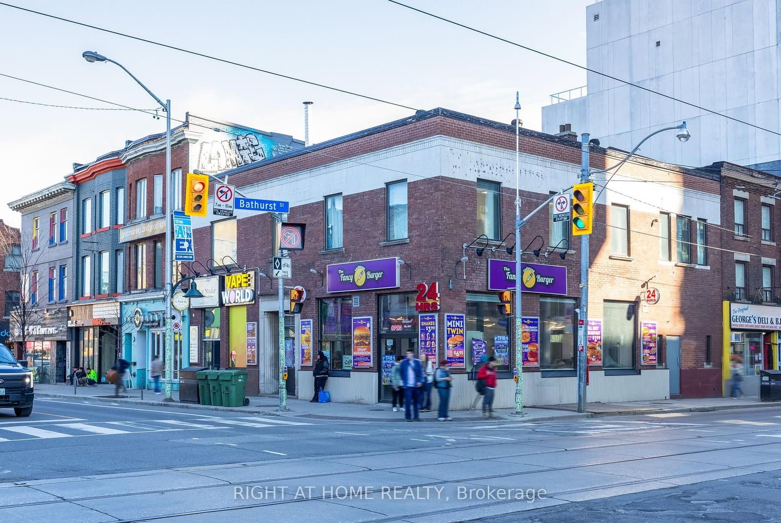 565 Bloor Street W, Unit Second Floor - Image 2