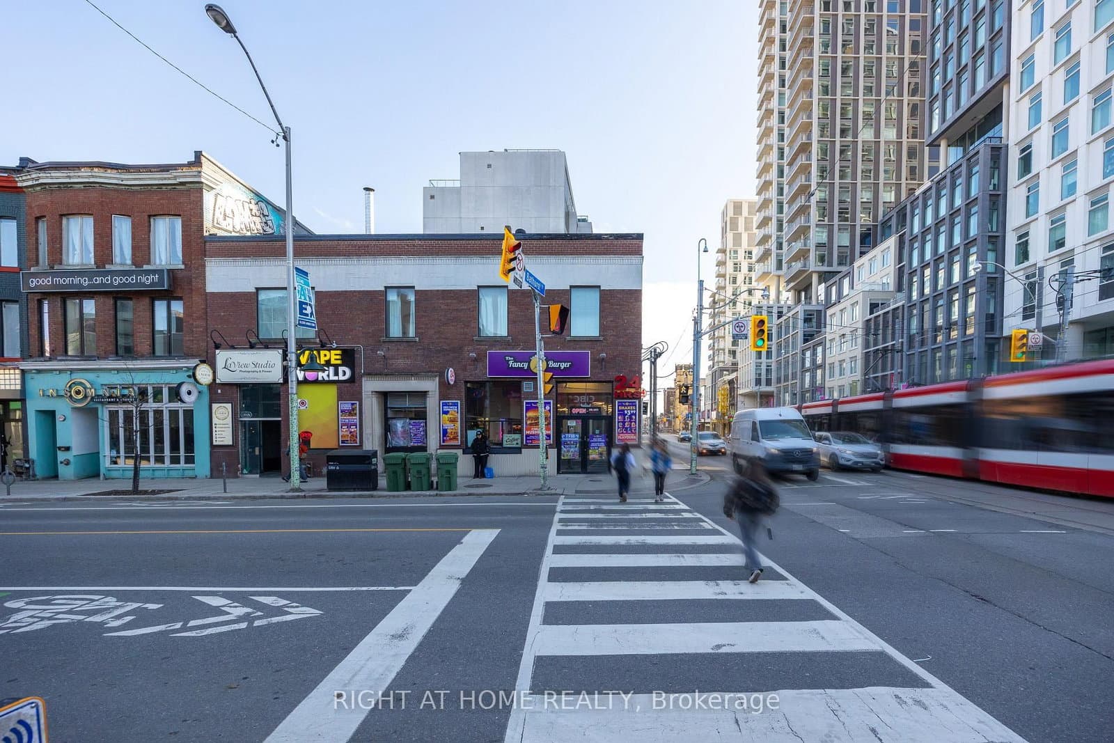 565 Bloor Street W, Unit Second Floor - Image 3