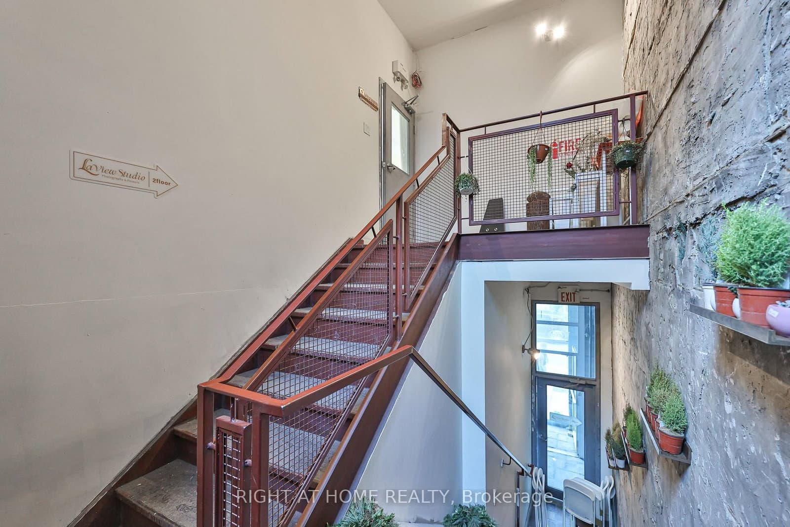 565 Bloor Street W, Unit Second Floor - Image 5