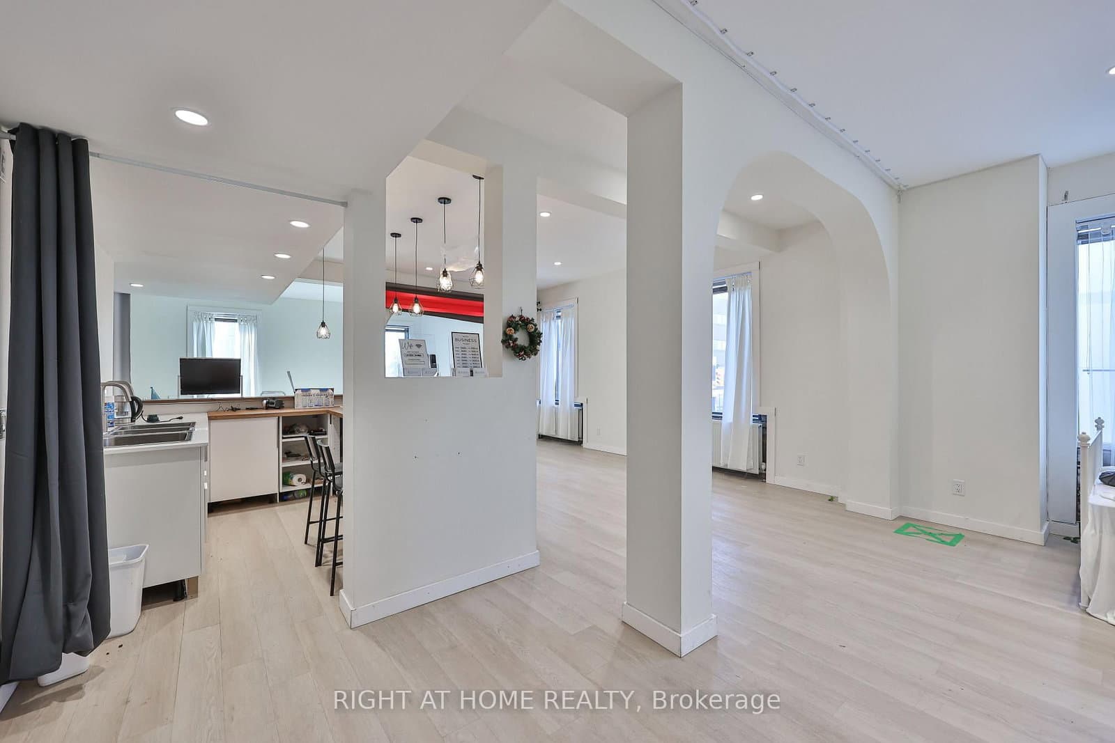 565 Bloor Street W, Unit Second Floor - Image 6
