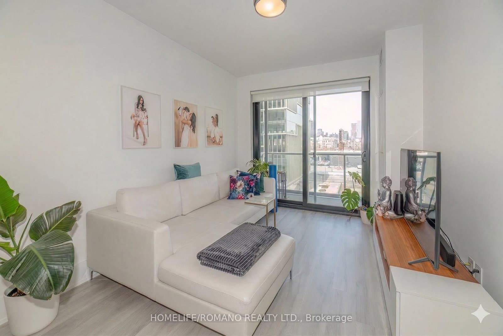 118 Merchants' Warf, Unit 513 - Image 3