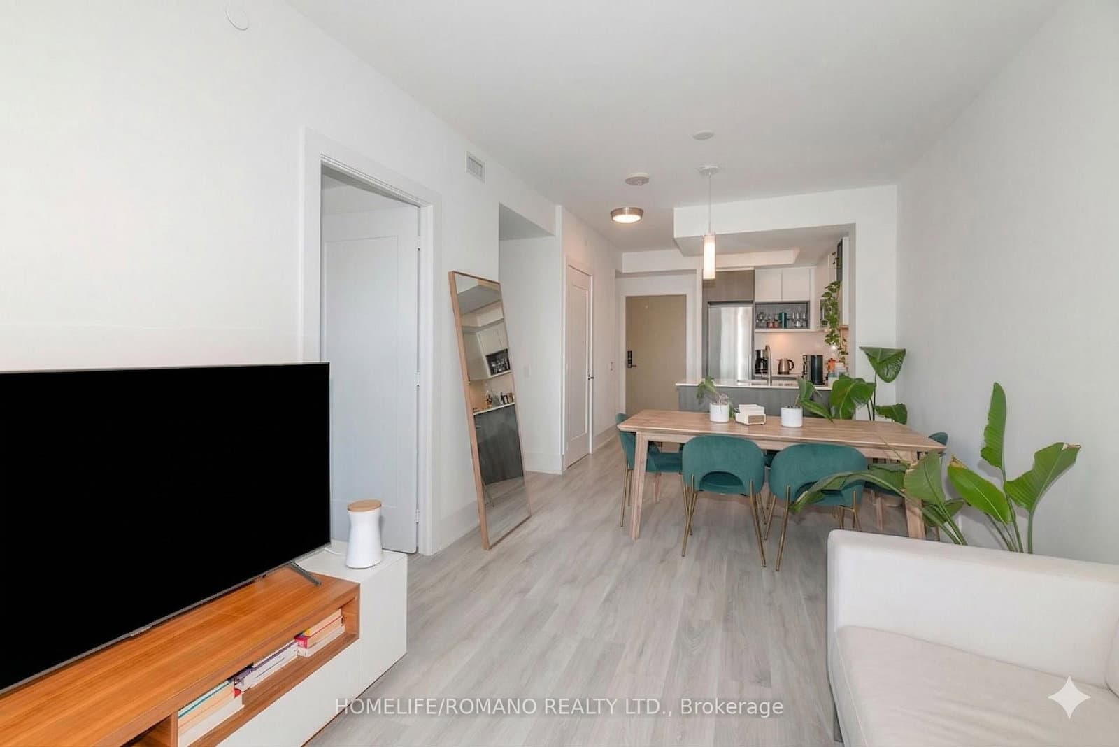 118 Merchants' Warf, Unit 513 - Image 4