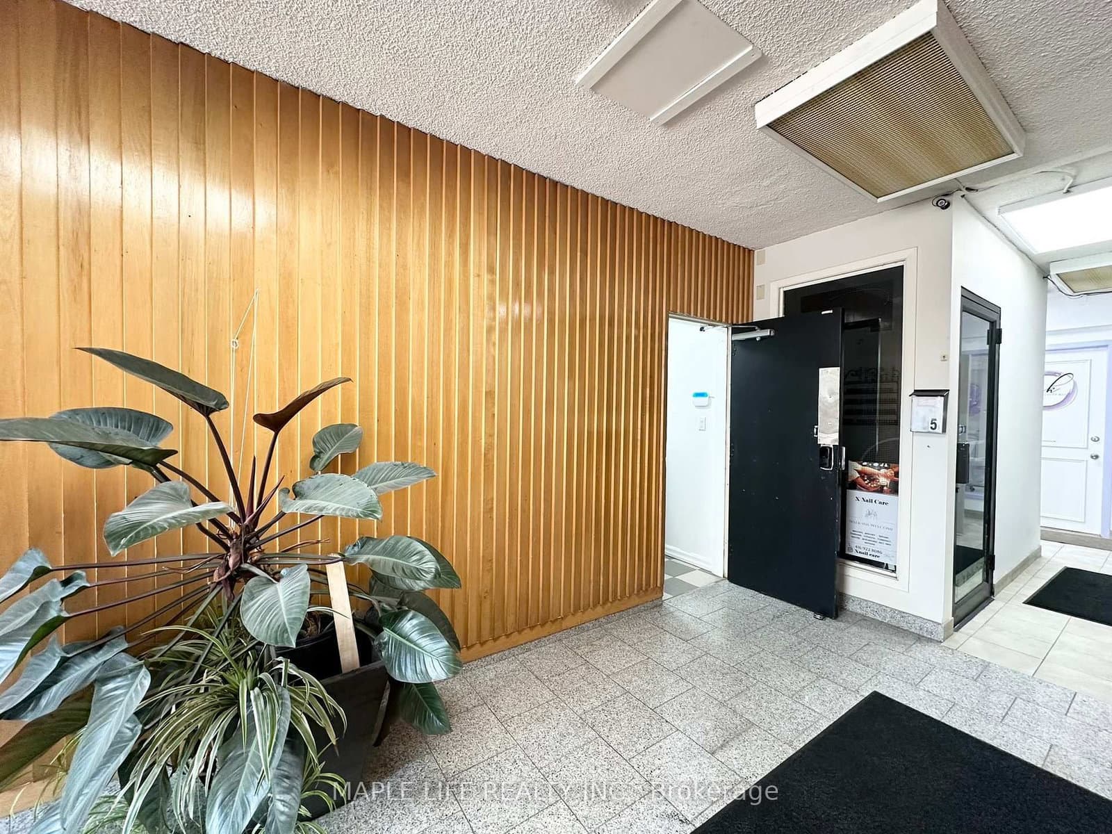901 Yonge Street, Unit Lower - Image 2