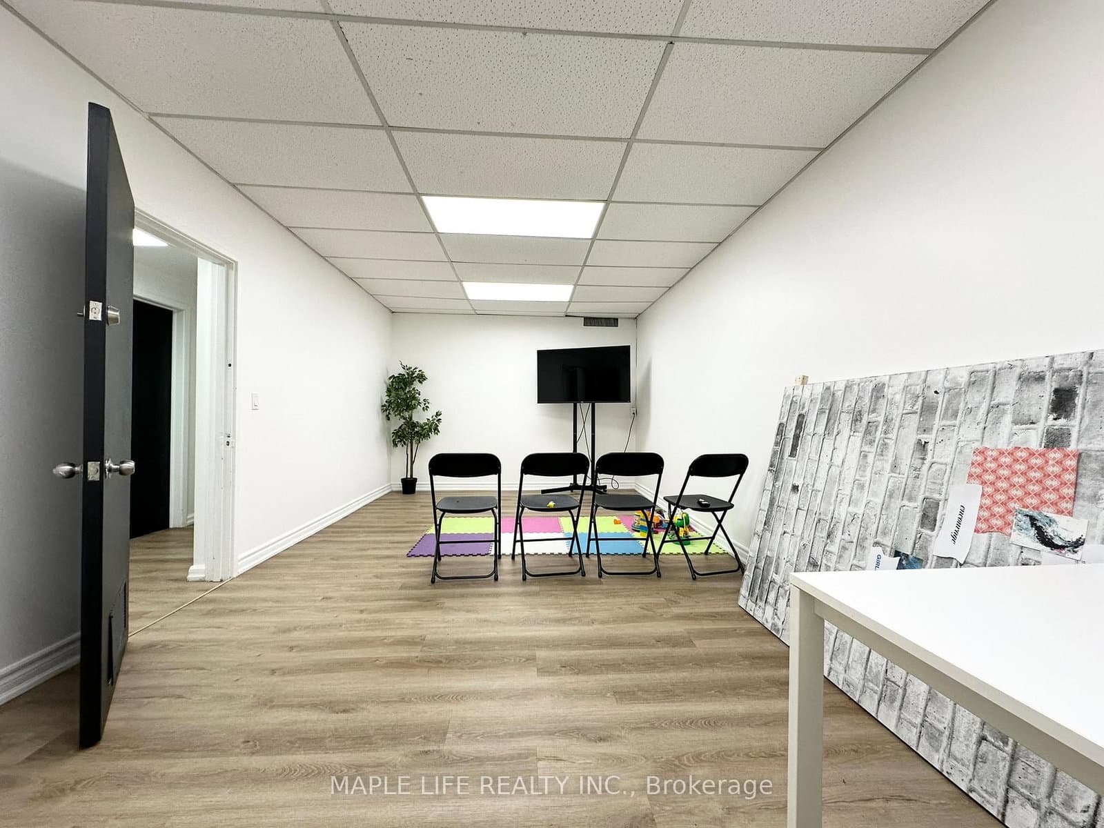 901 Yonge Street, Unit Lower - Image 6