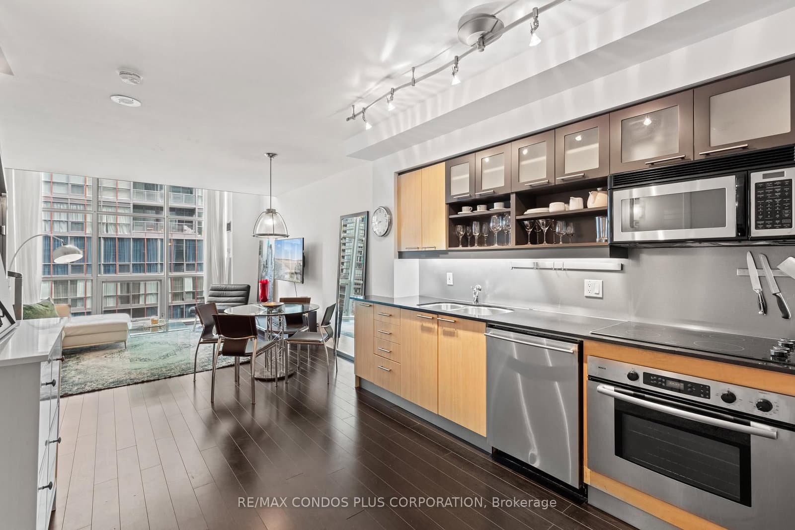 36 Blue Jays Way, Unit 930 - Image 3