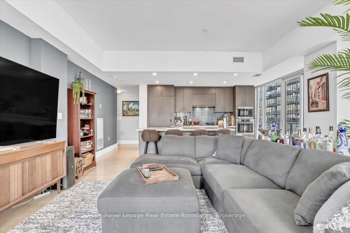 29 Queens Quay E, Unit 323 - Image 6