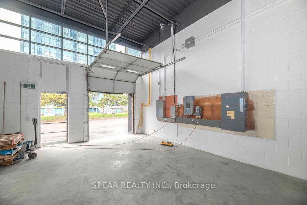 280 - 422 Consumers Road, Unit 11 - Image 4
