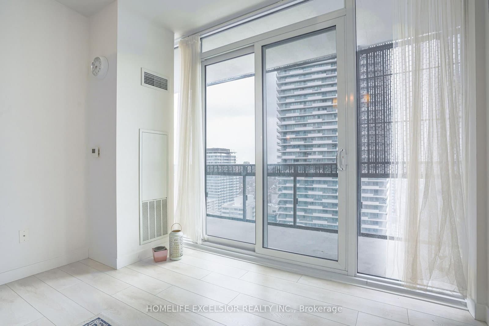 8 Eglinton Avenue E, Unit 2002 - Image 4