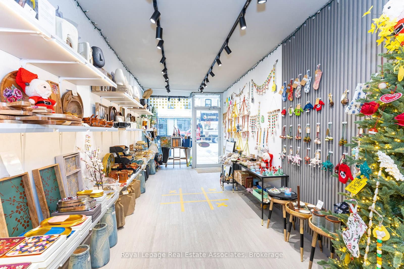 618 Queen Street W - Image 2