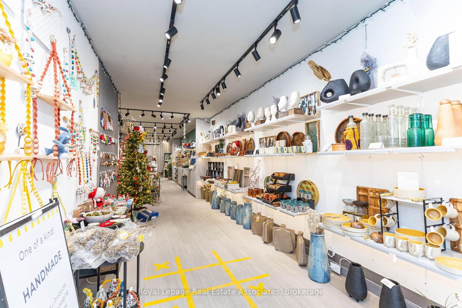 618 Queen Street W - Image 3