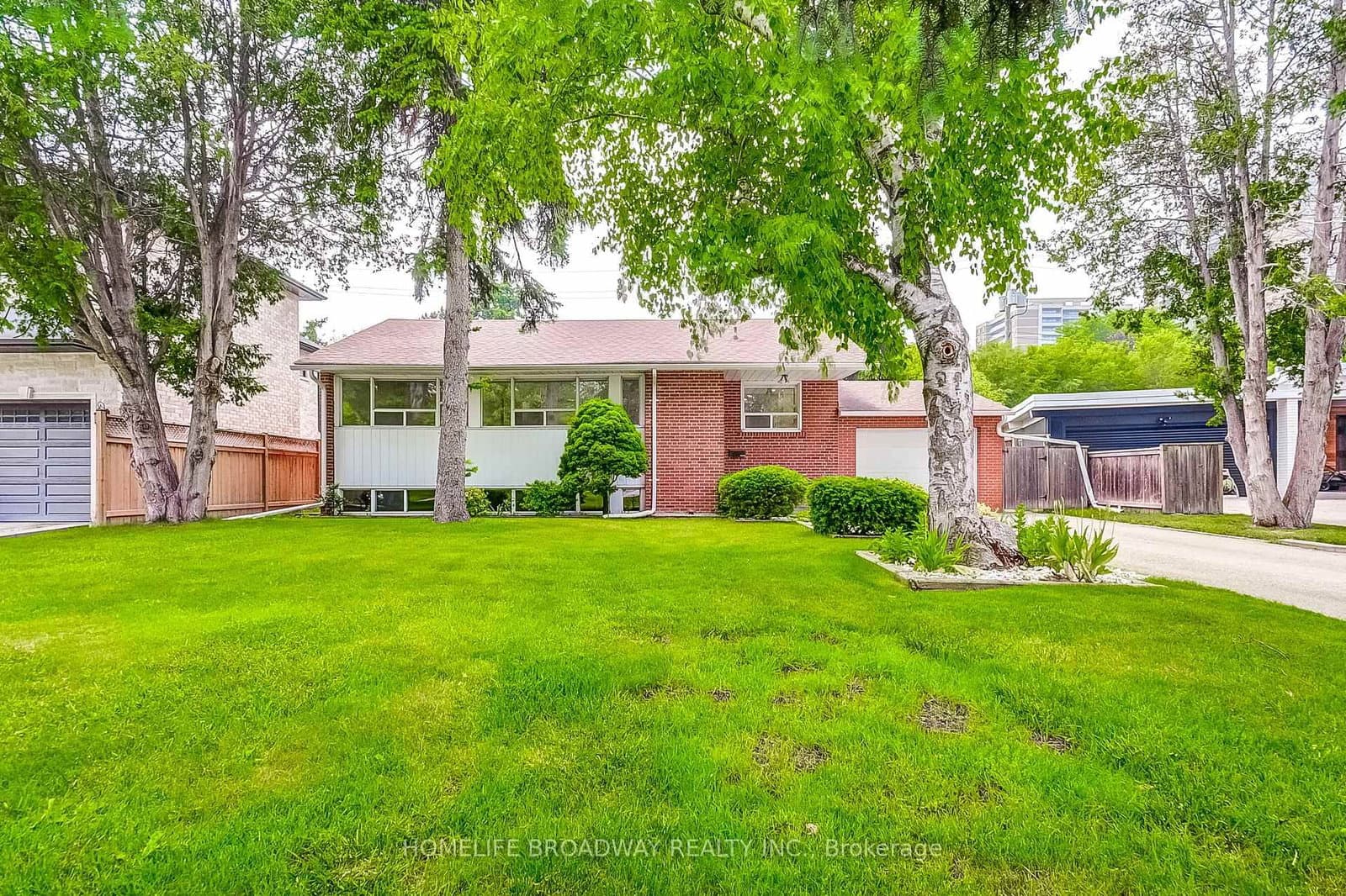 45 Hurlingham Crescent - Image 1