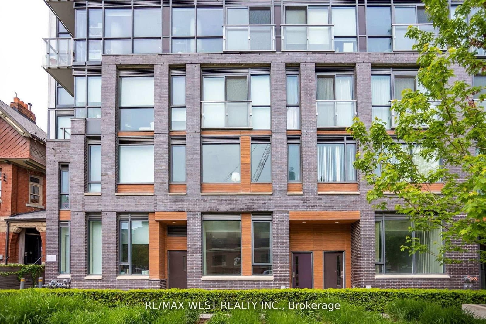 508 Wellington Street W, Unit TH02 - Image 1