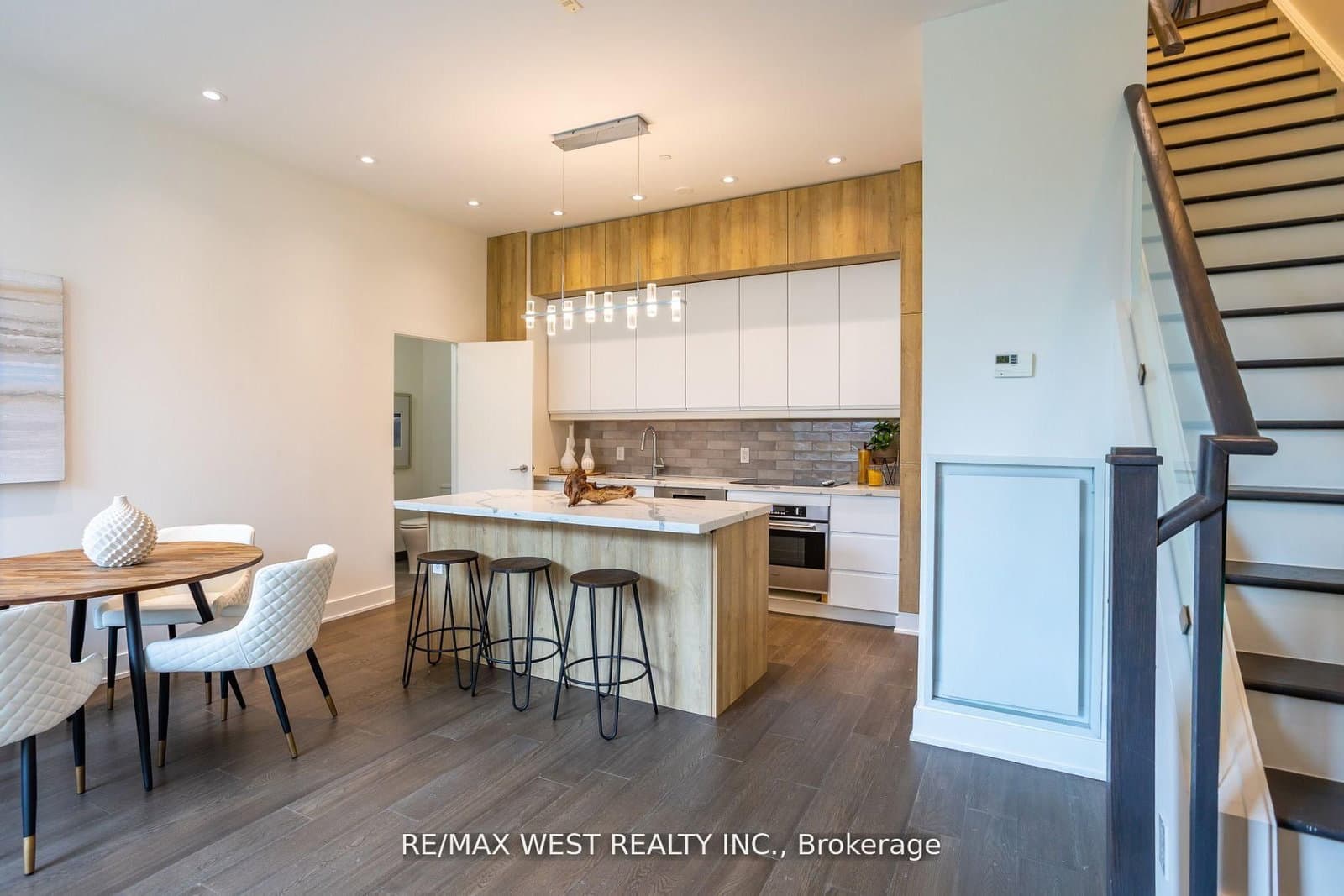 508 Wellington Street W, Unit TH02 - Image 2