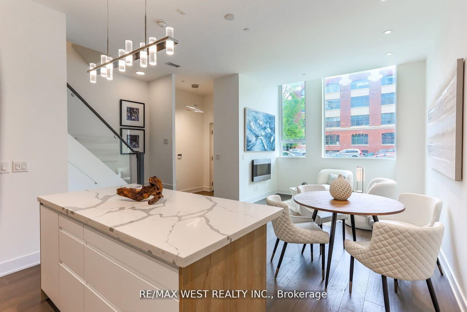 508 Wellington Street W, Unit TH02 - Image 3