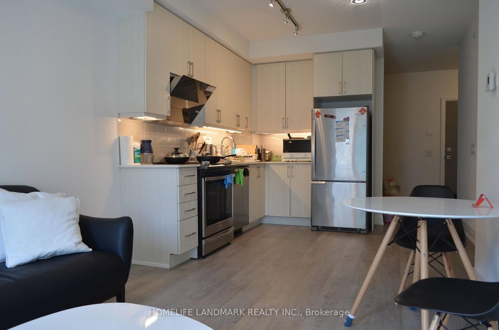 591 Sheppard Avenue E, Unit 808 - Image 2