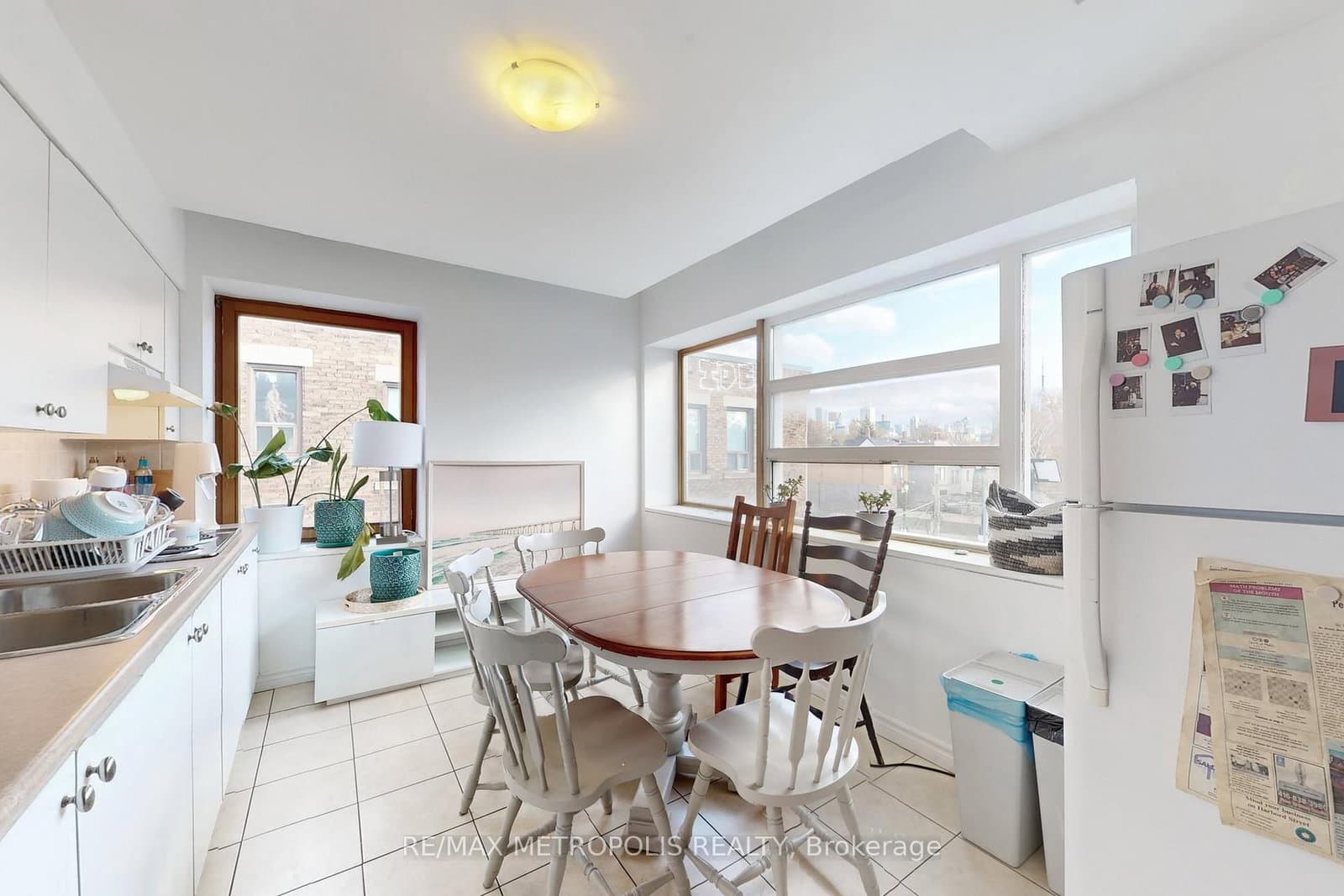 527 Bloor Street W, Unit 3 - Image 3