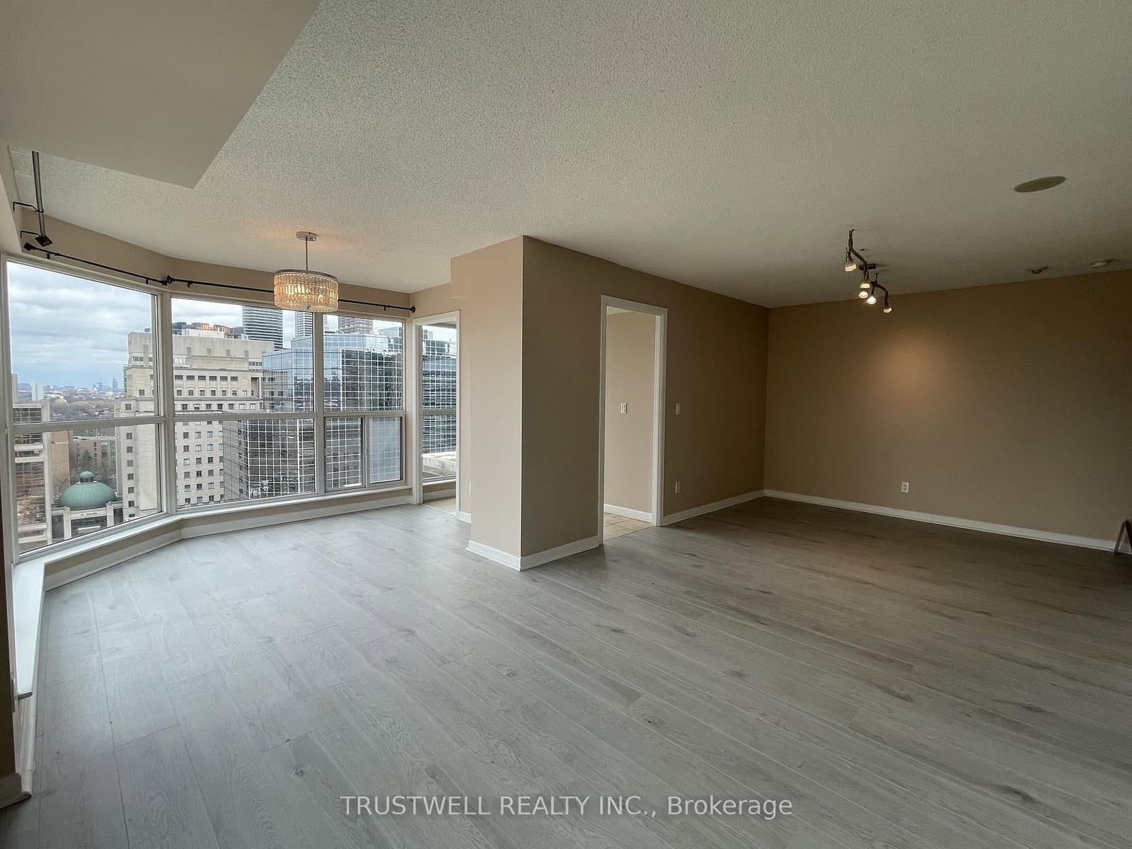 8 Park Road, Unit 1905 - Image 4