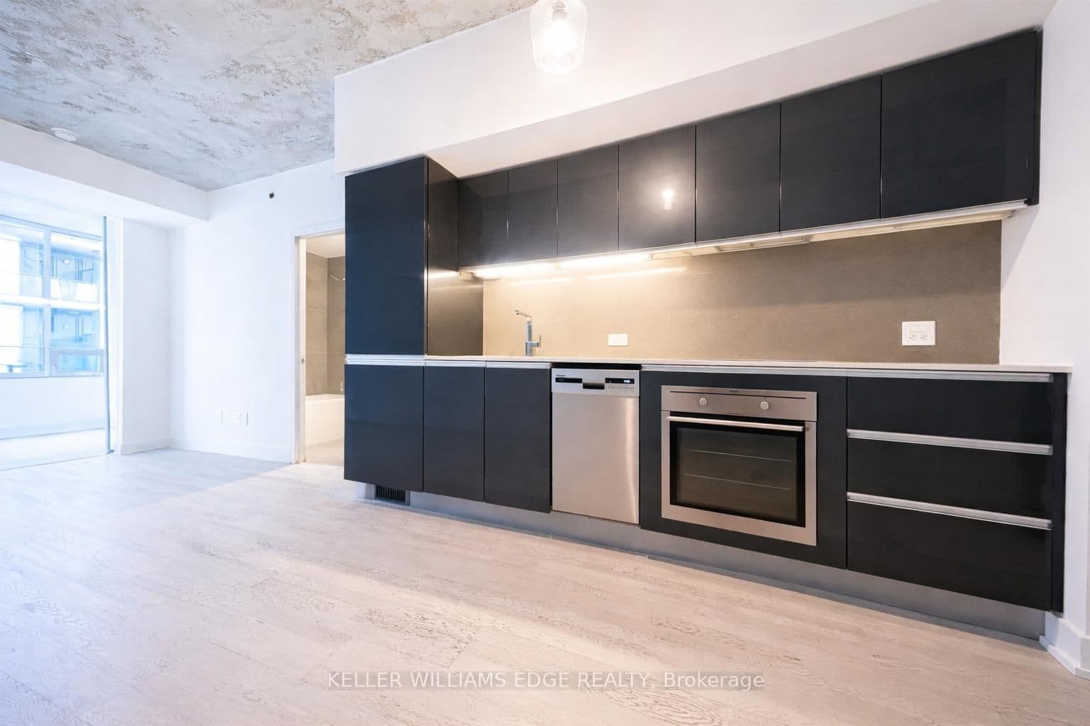 20 Gladstone Avenue, Unit 302 - Image 2