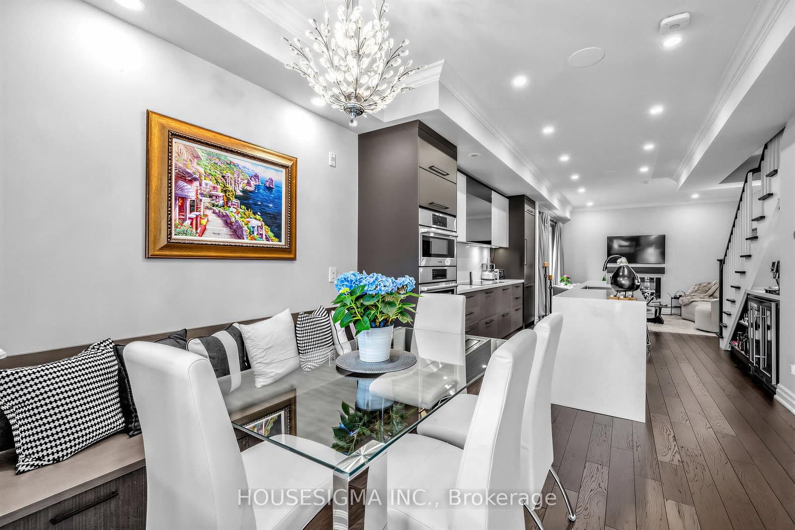 361 Roehampton Avenue - Image 4