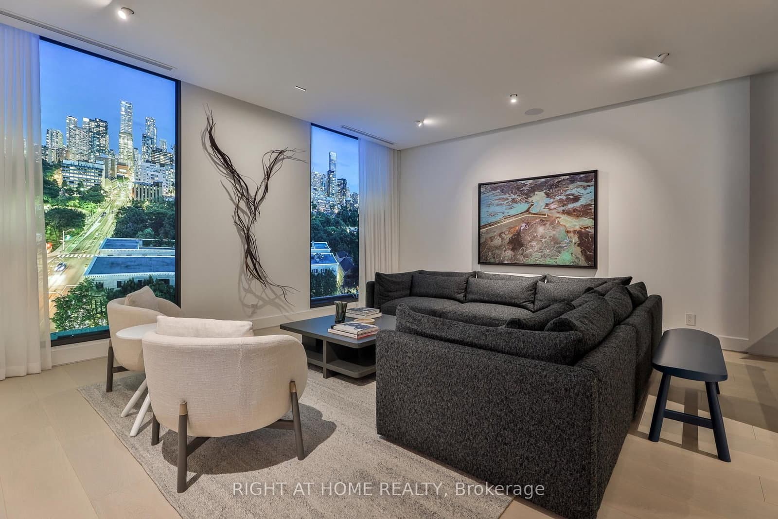 1 Roxborough Street W, Unit 403 - Image 5
