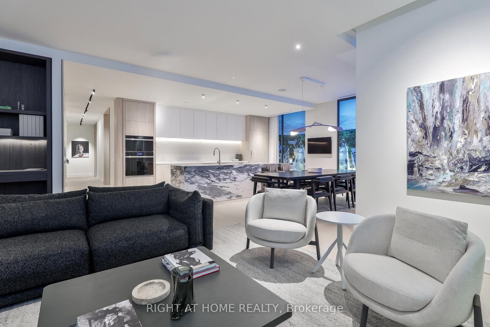 1 Roxborough Street W, Unit 403 - Image 6
