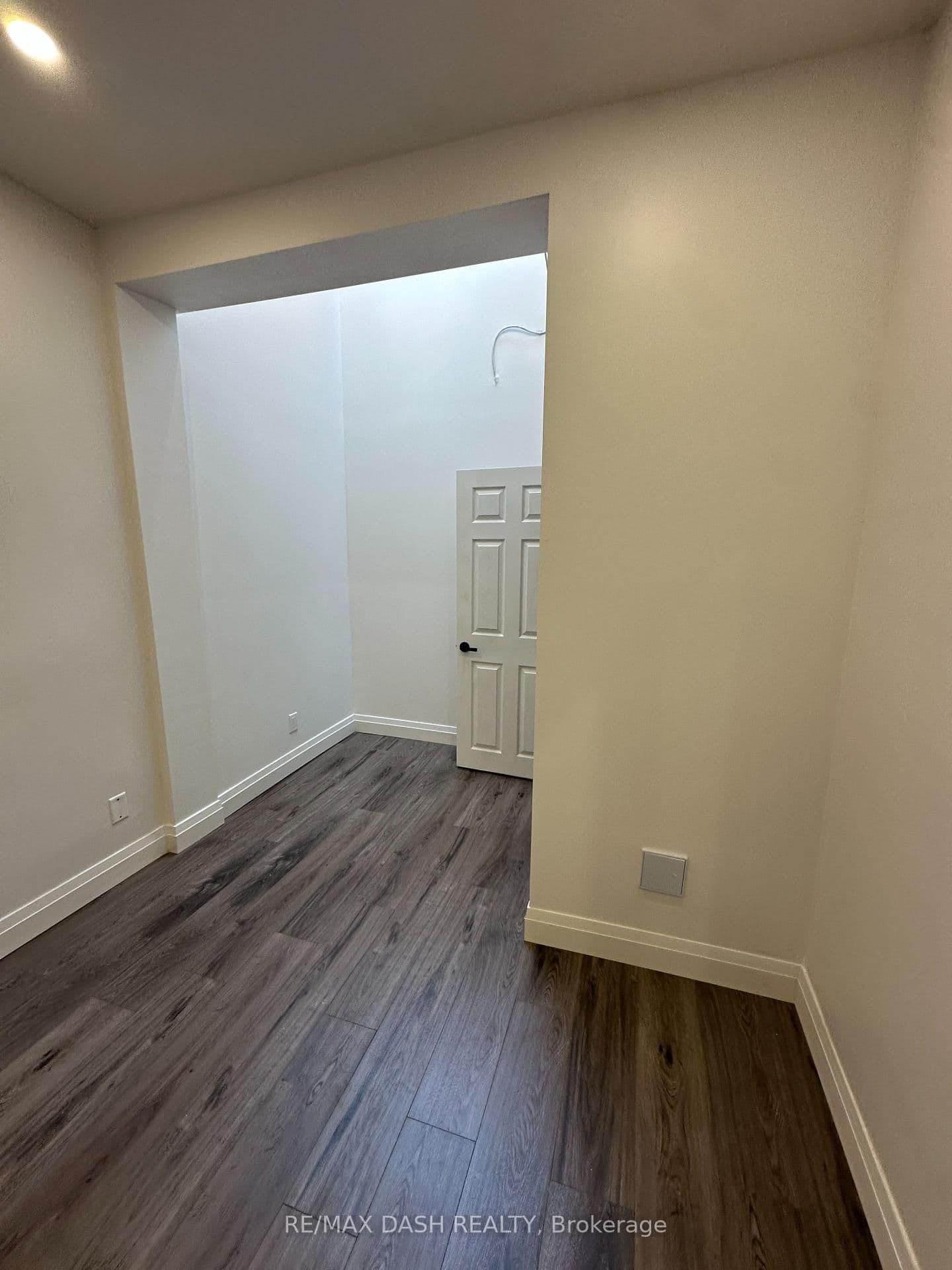 565 Yonge Street, Unit 4FL - Image 4