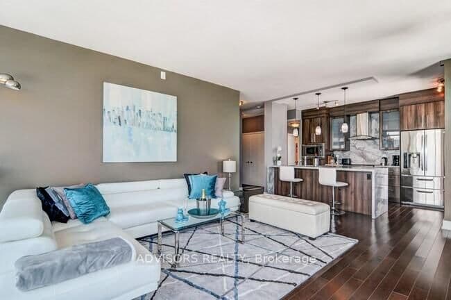 219 Fort York Boulevard, Unit LPH 3702 - Image 4