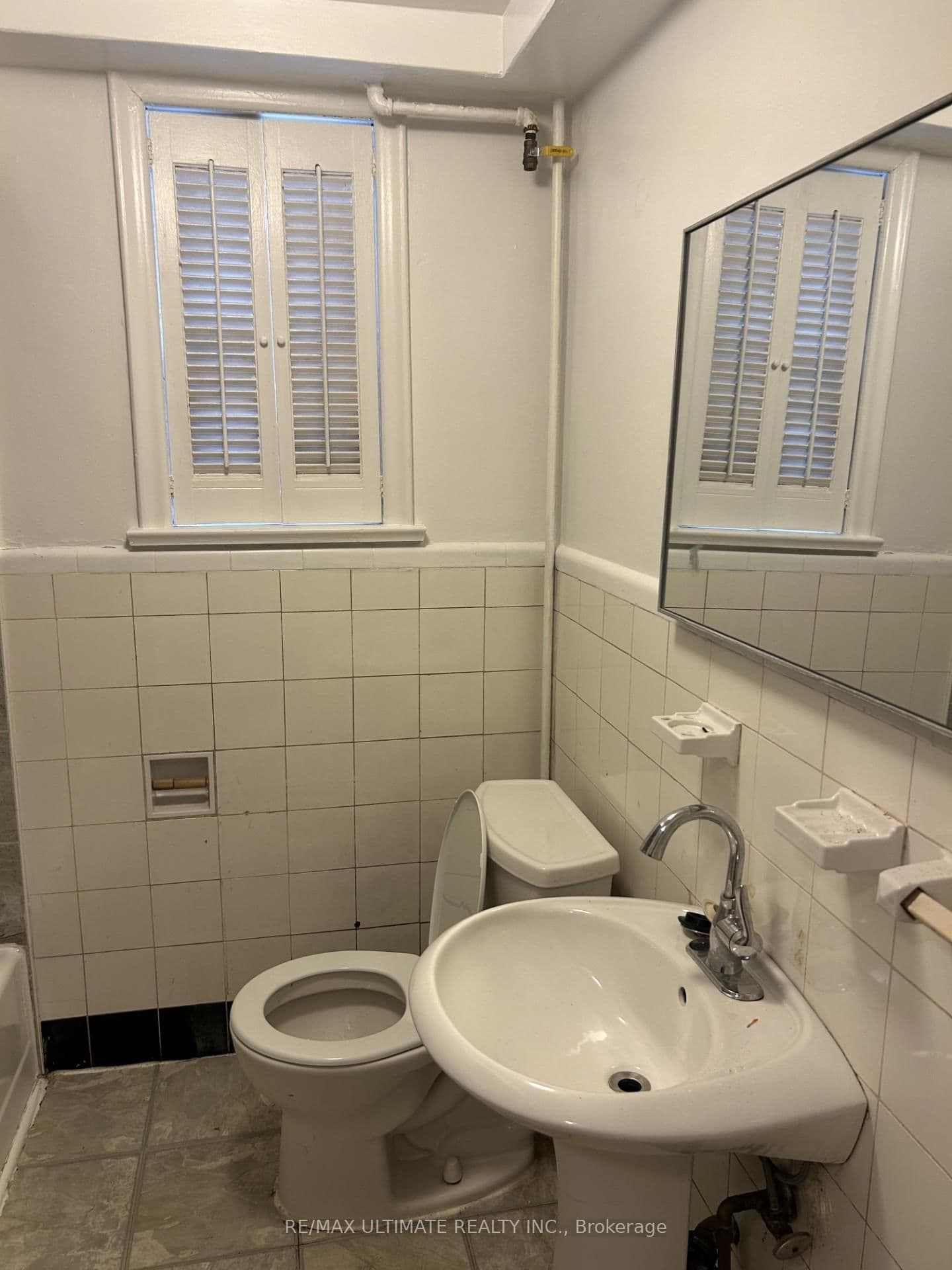 19 Castlefield Avenue, Unit 1 - Image 2