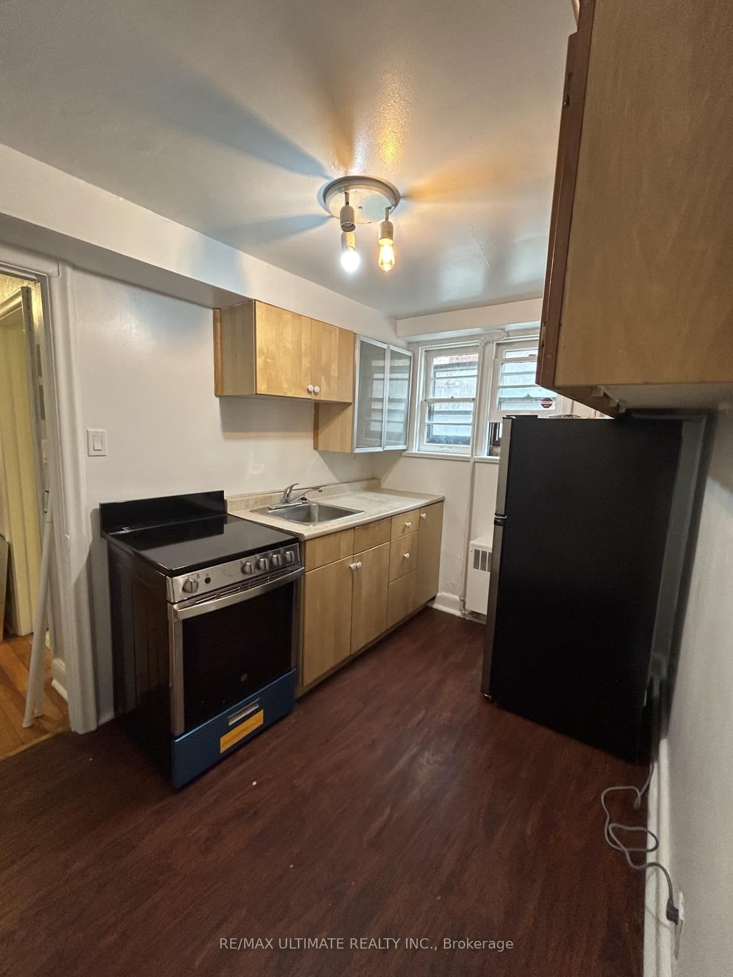 19 Castlefield Avenue, Unit 1 - Image 5