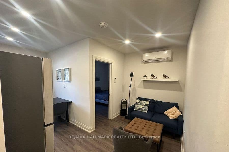 595 St Clair Avenue W, Unit 4 - Image 2