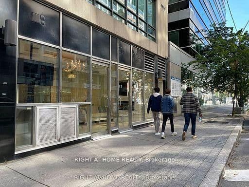 263 Wellington Street W, Unit 101 - Image 1