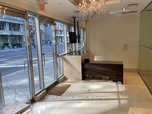 263 Wellington Street W, Unit 101 - Image 4
