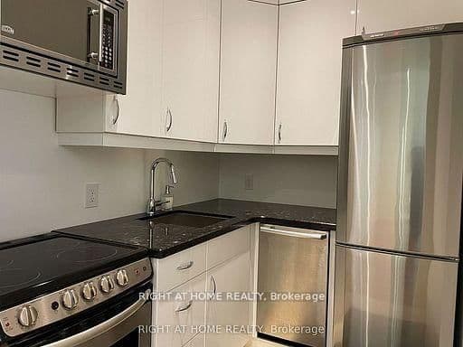 263 Wellington Street W, Unit 101 - Image 5