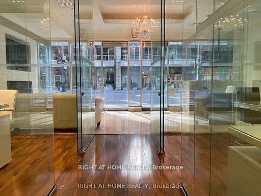 263 Wellington Street W, Unit 101 - Image 6