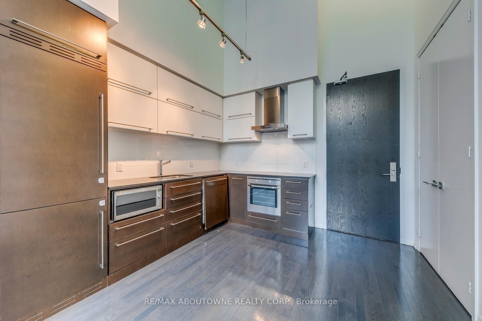 770 Bay Street, Unit 202 - Image 4