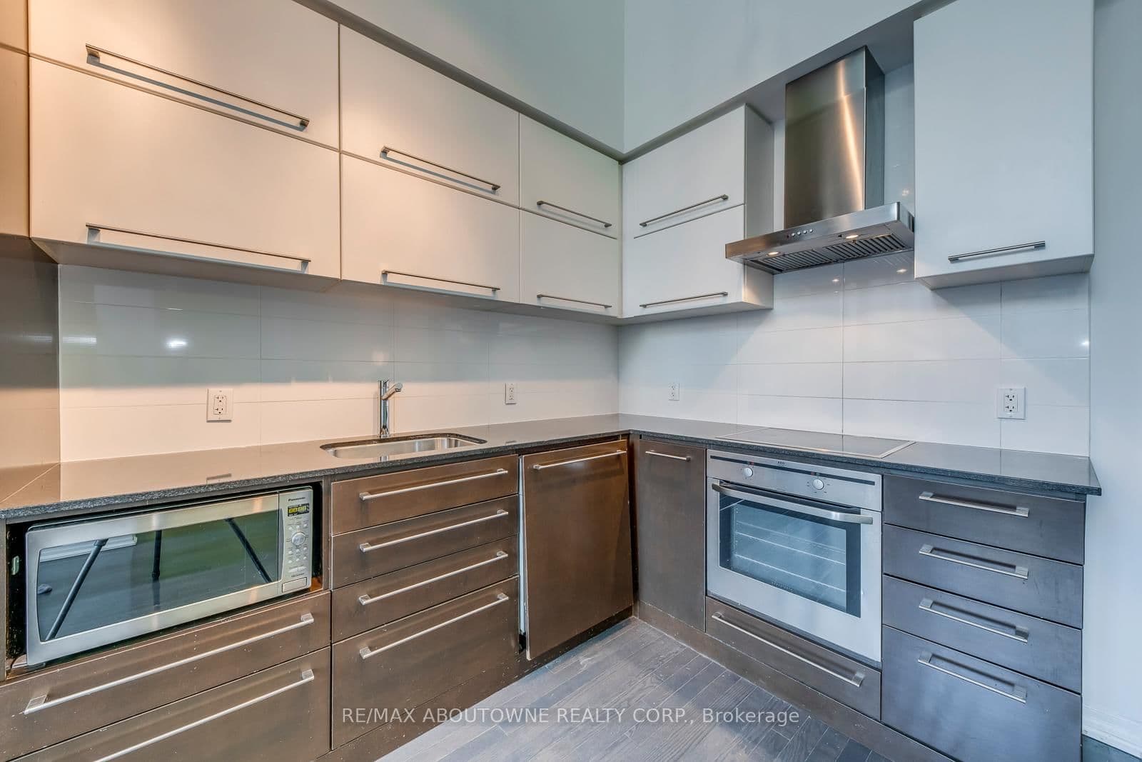 770 Bay Street, Unit 202 - Image 5
