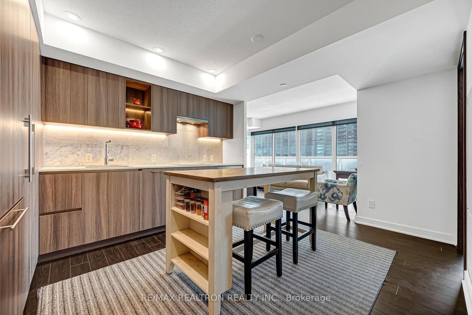 19 Bathurst Street, Unit 811 - Image 2